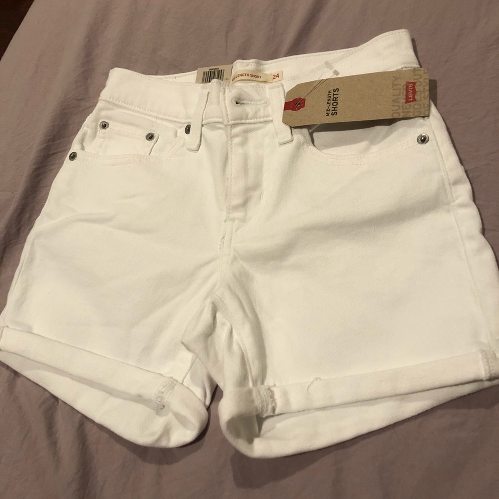 Levi’s Mid Length Shorts size 24